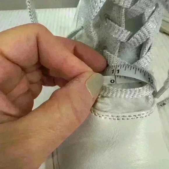 Kelly & Katie Aurora kids showboat silver white pink size 3M EUC let it go - Picture 6 of 15